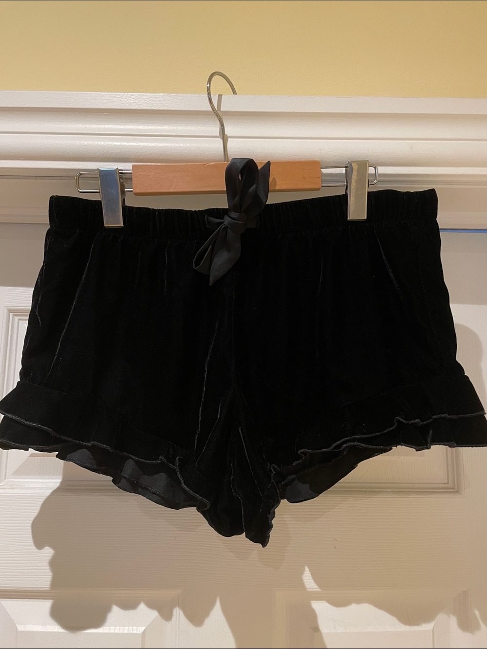 Victoria's Secret Black Velvet Ruffle Lounge Shorts Coquette Balletcore Size M